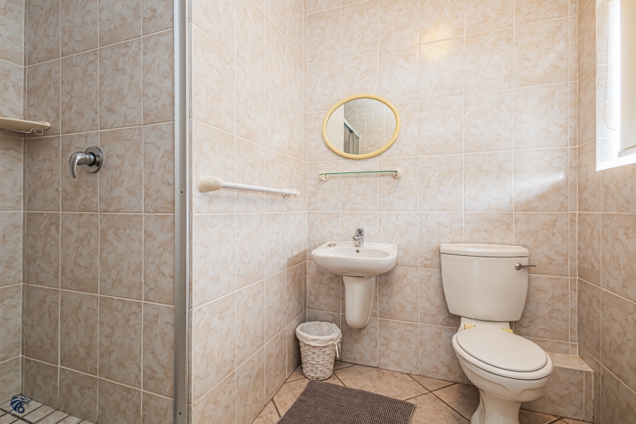 6 Bedroom Property for Sale in Middedorp Western Cape